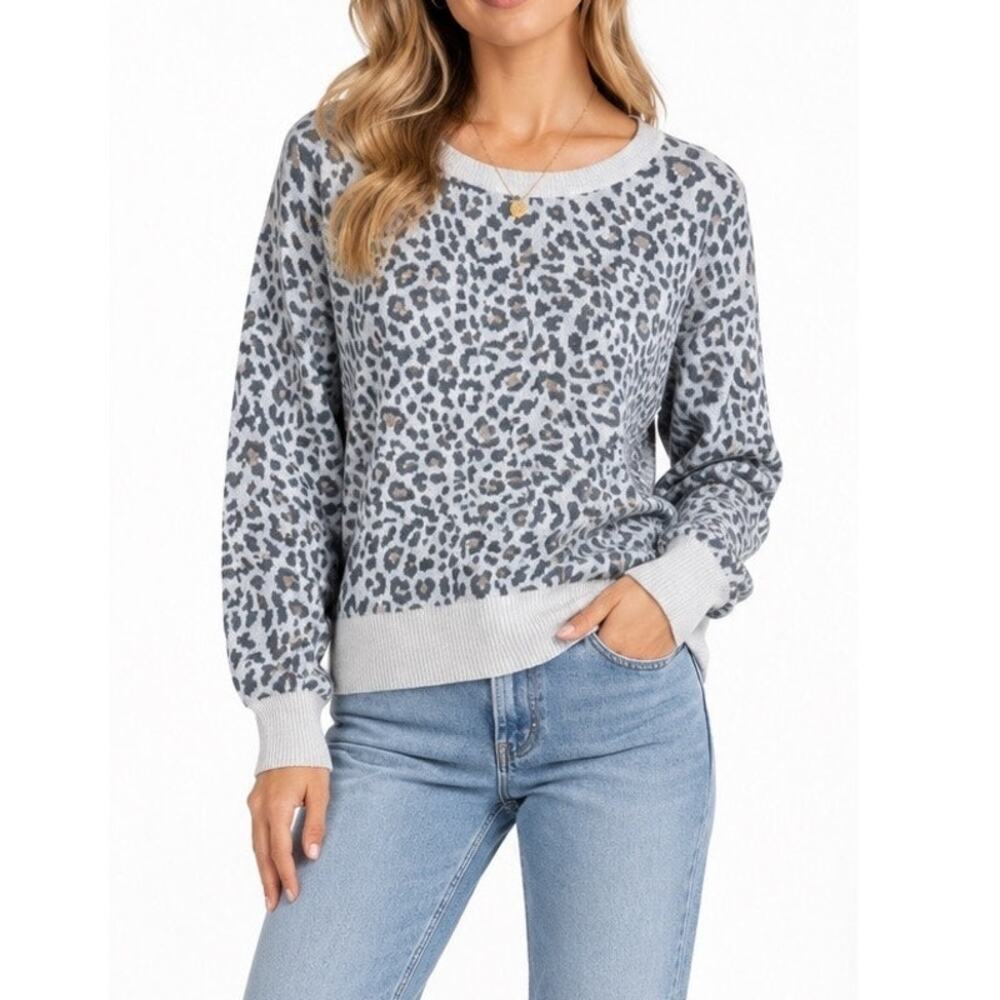 Fate Knit Long Sleeve Crew Neck Animal Print Sweater Gray Size Small (S)